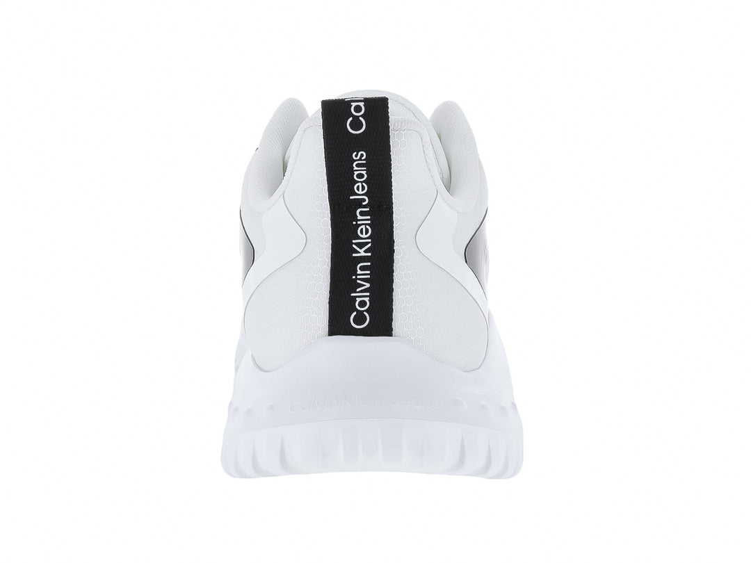 Tenis Calvin Klein modelo EVA Runner en color blanco con detalles en negro y suela blanca robusta.