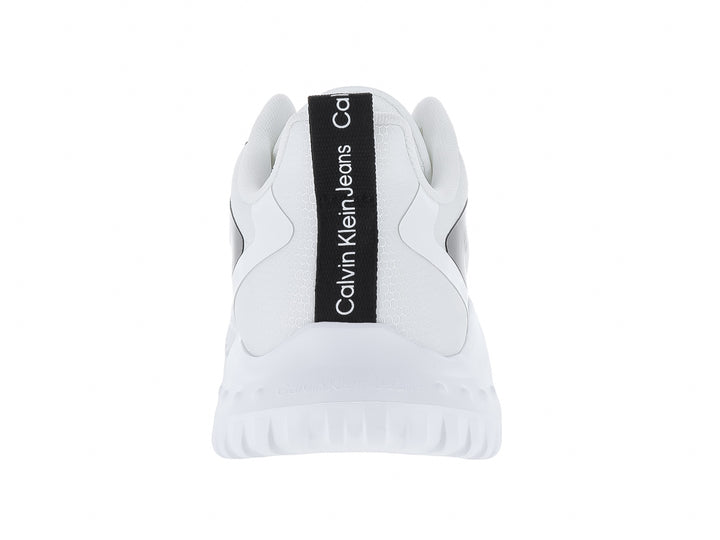 Tenis Calvin Klein modelo EVA Runner en color blanco con detalles en negro y suela blanca robusta.