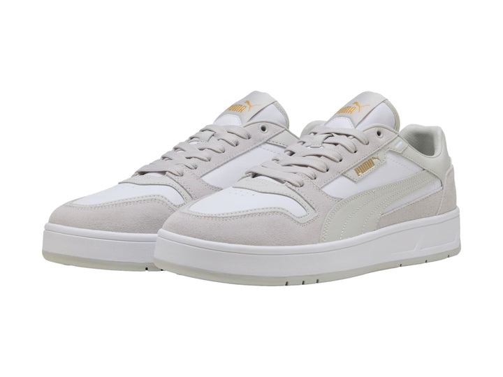 Tenis PUMA Court Classic Street SD en color blanco y gris glacial con suela blanca.