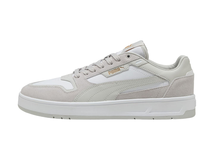 Tenis PUMA Court Classic Street SD en color blanco y gris glacial con suela blanca.