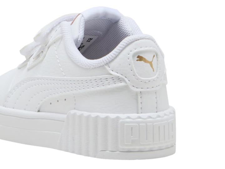 Tenis PUMA Carina 3.0 V infantiles en color blanco con cierre de velcro y suela de plataforma.
