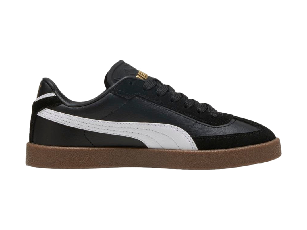 Tenis PUMA Club II Era JR en color negro con franja blanca y suela café para niños.