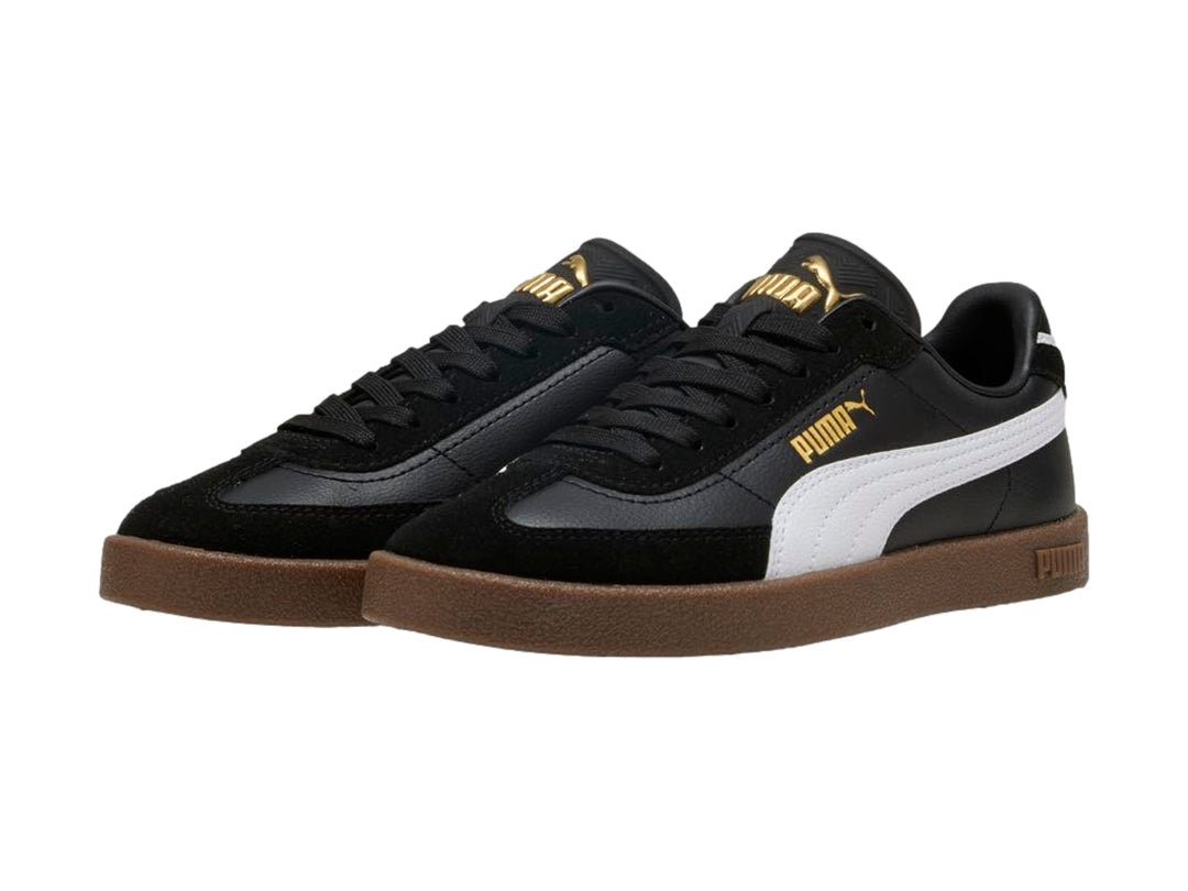 Tenis PUMA Club II Era JR en color negro con franja blanca y suela café para niños.