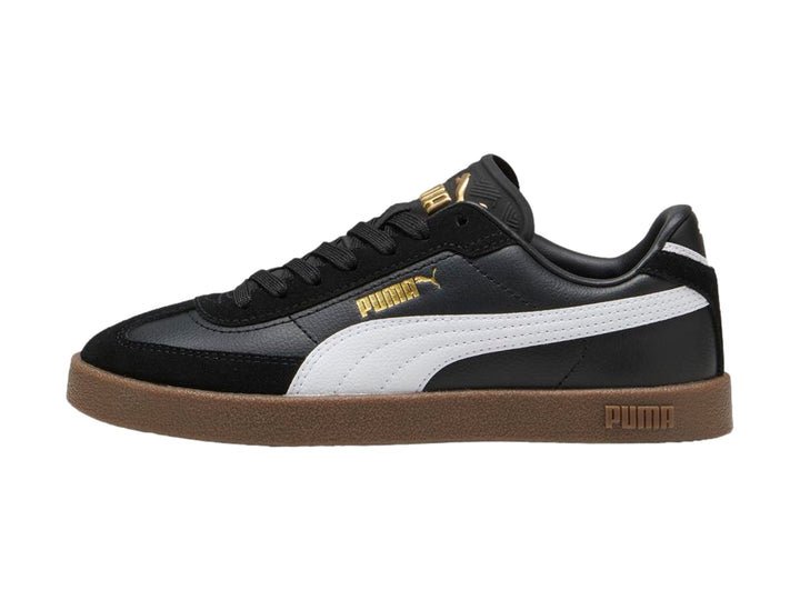 Tenis PUMA Club II Era JR en color negro con franja blanca y suela café para niños.