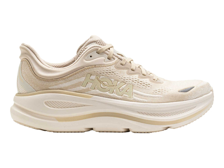 Tenis deportivos HOKA Bondi 9 en color beige oatmeal con suela ancha y amortiguada.