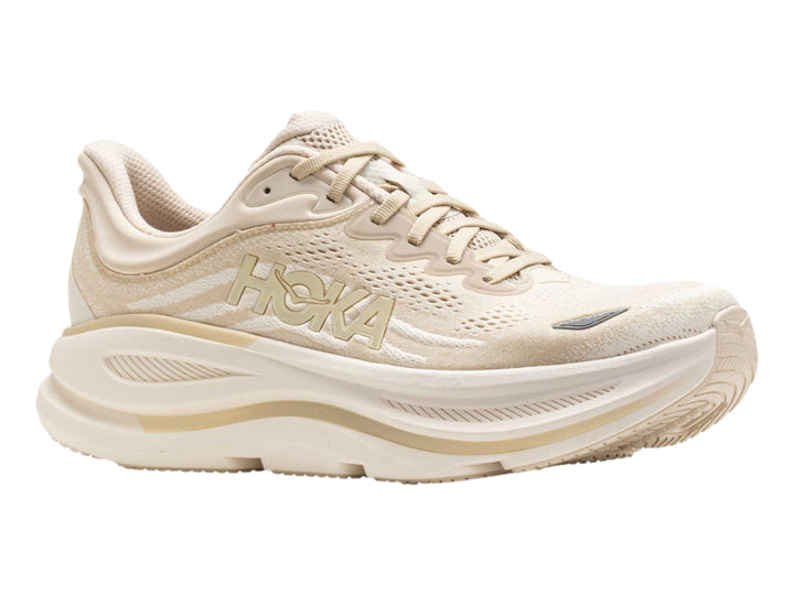 Tenis deportivos HOKA Bondi 9 en color beige oatmeal con suela ancha y amortiguada.