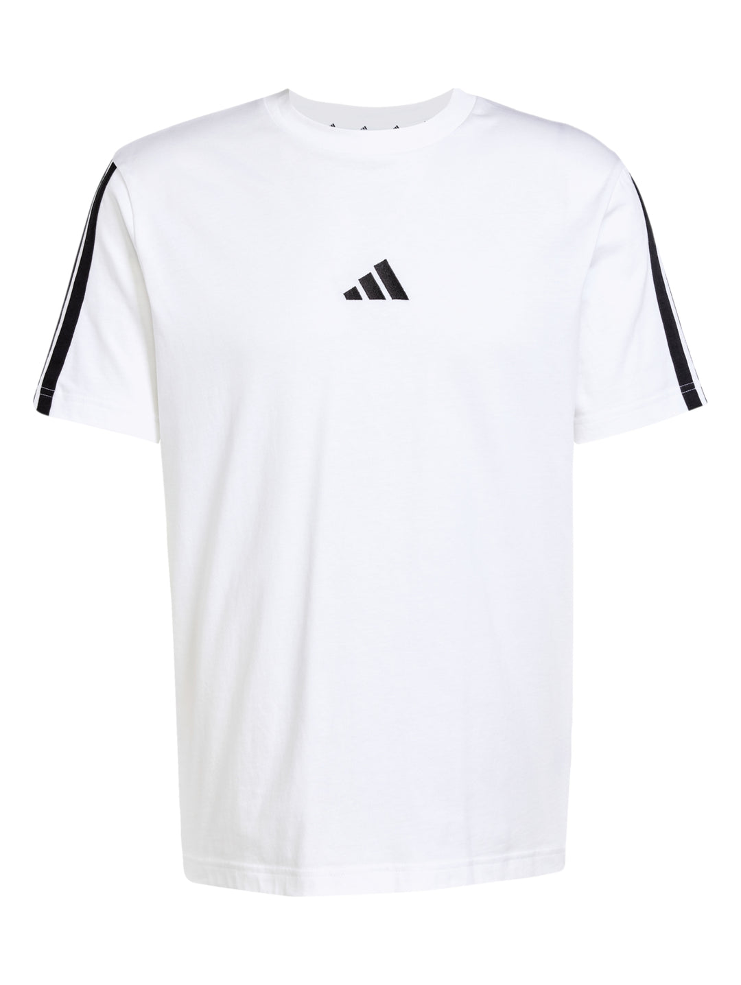 Hombre vistiendo playera Adidas blanca con tres franjas negras en los hombros y logo en el pecho.
