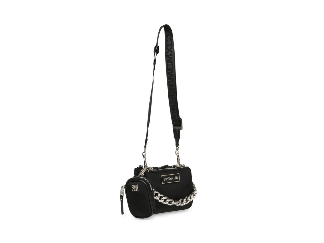 Bolso de hombro Steve Madden color negro con correa ancha y detalle de cadena plateada.