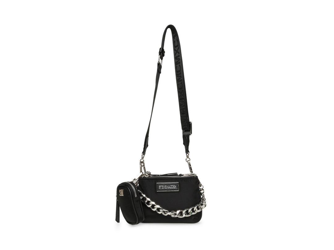Bolso de hombro Steve Madden color negro con correa ancha y detalle de cadena plateada.