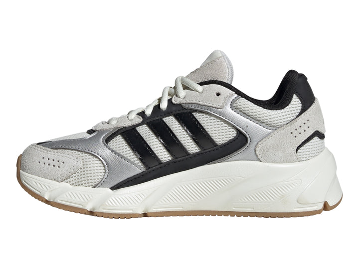 Tenis Adidas Crazychaos 2000 color blanco y plateado con suela de goma marrón.