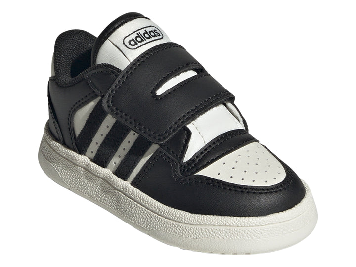 Tenis Adidas Break Start para niño en color negro con tres franjas blancas y cierre de velcro.