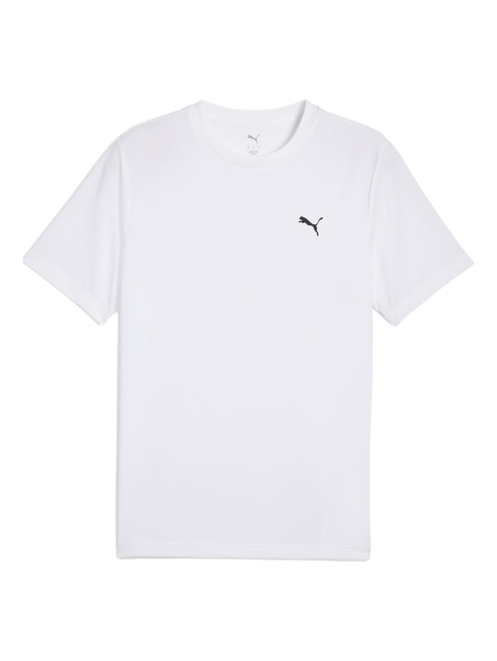 Hombre vistiendo una camiseta blanca de manga corta PUMA con logo pequeño en el pecho.