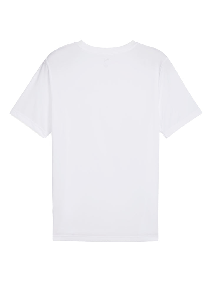 Hombre vistiendo una camiseta blanca de manga corta PUMA con logo pequeño en el pecho.