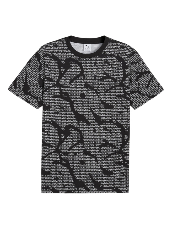 Camiseta negra de manga corta con estampado repetitivo de la marca PUMA en color blanco.