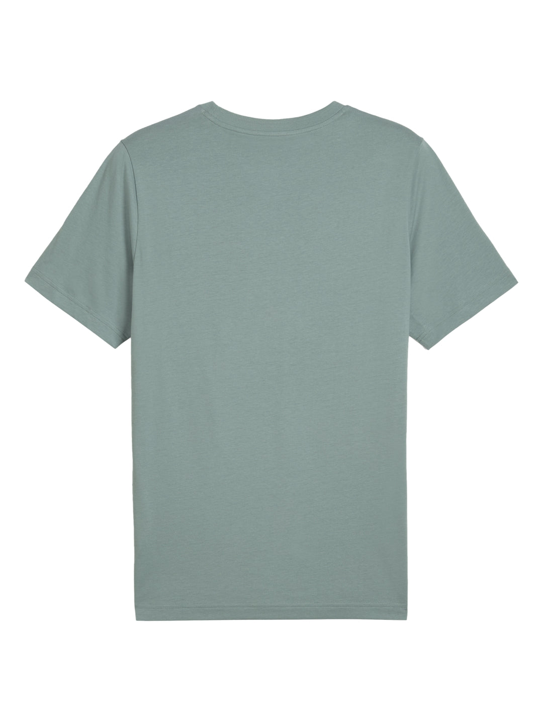 Hombre vistiendo camiseta PUMA color verde con gráfico frontal y pantalones color crema.