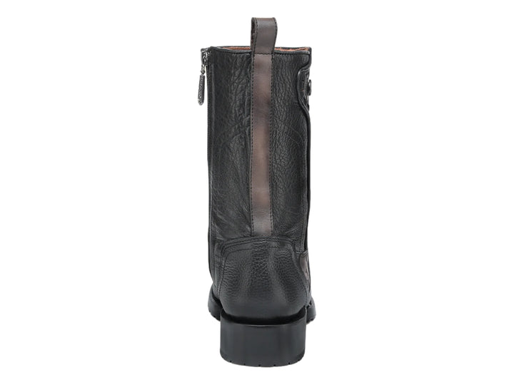 Bota de cuero negra para hombre marca Cuadra con detalles decorativos laterales y tacón cuadrado.
