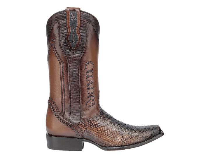 Bota vaquera de cuero color miel con detalle de piel de pitón en la punta y suela negra.