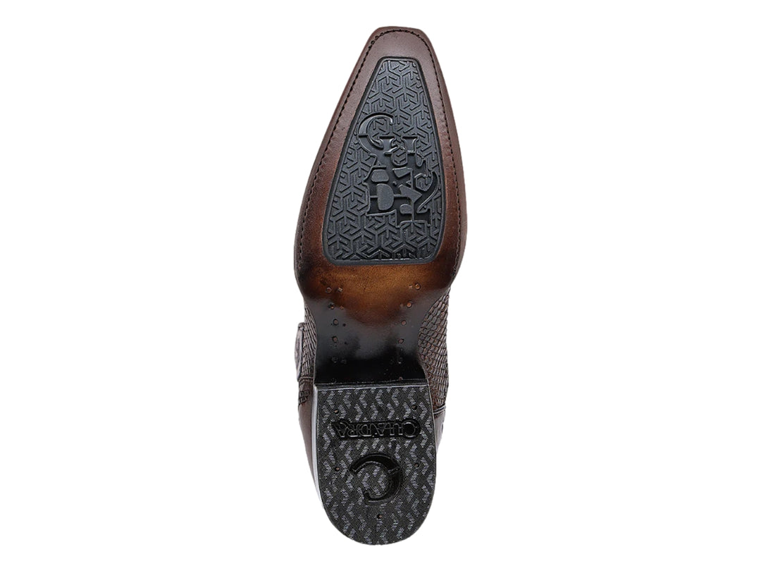 Bota vaquera de cuero color miel con detalle de piel de pitón en la punta y suela negra.