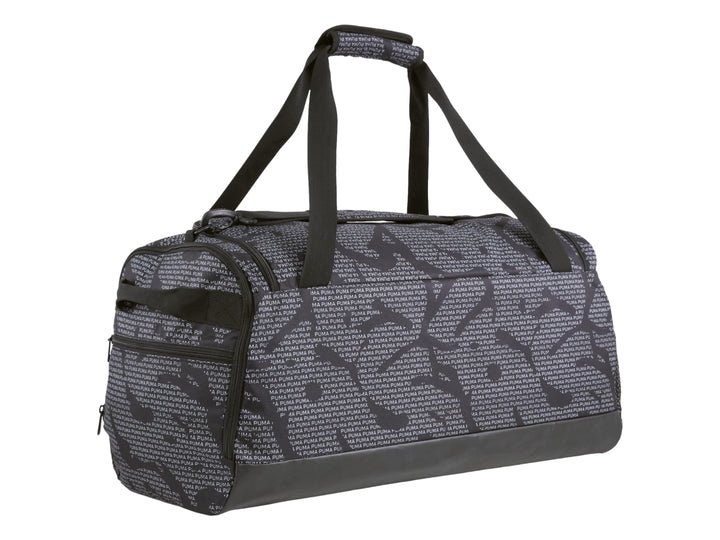 Bolsa deportiva PUMA mediana en color negro con estampado de texto gris y logotipo blanco frontal.