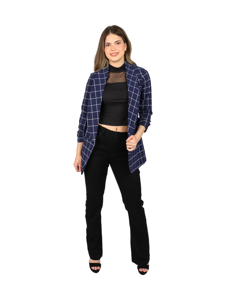 Blusa negra de manga larga con panel de malla en los hombros y pecho.