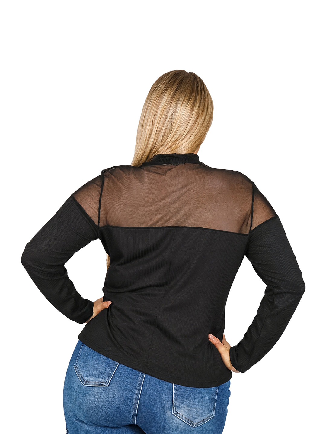Blusa negra de manga larga con panel de malla transparente en la parte superior del pecho y hombros.