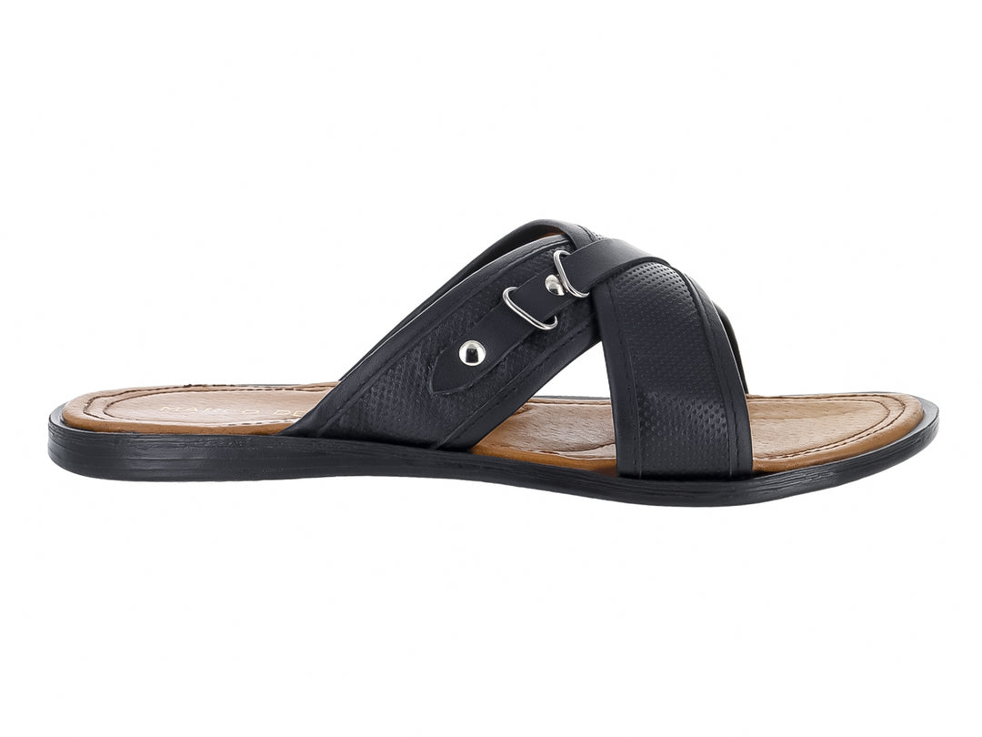 Sandalia negra para hombre con correas cruzadas, hebilla plateada y plantilla color café.