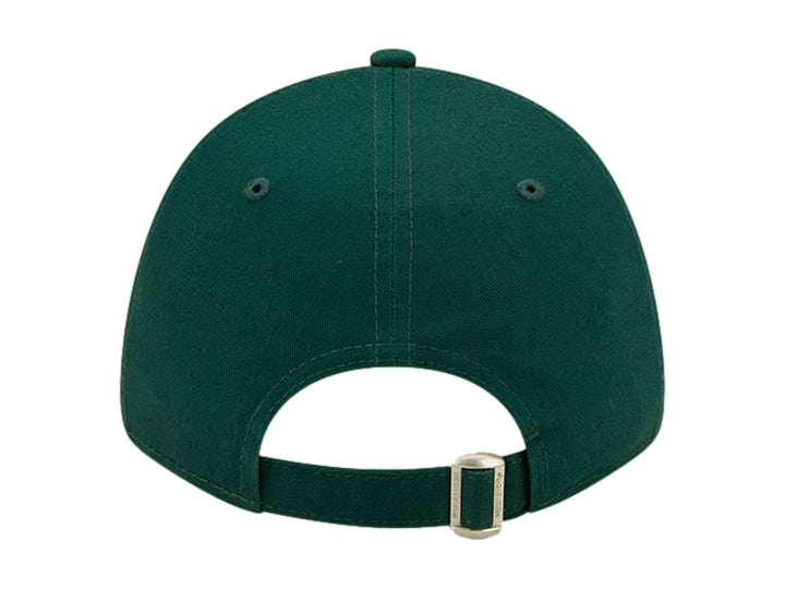 Gorra de béisbol New Era color verde oscuro con logo de los New York Yankees bordado en blanco.