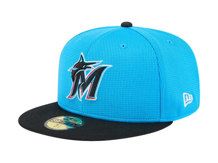 Gorra New Era de los Miami Marlins en color azul con visera negra y logotipo bordado al frente.