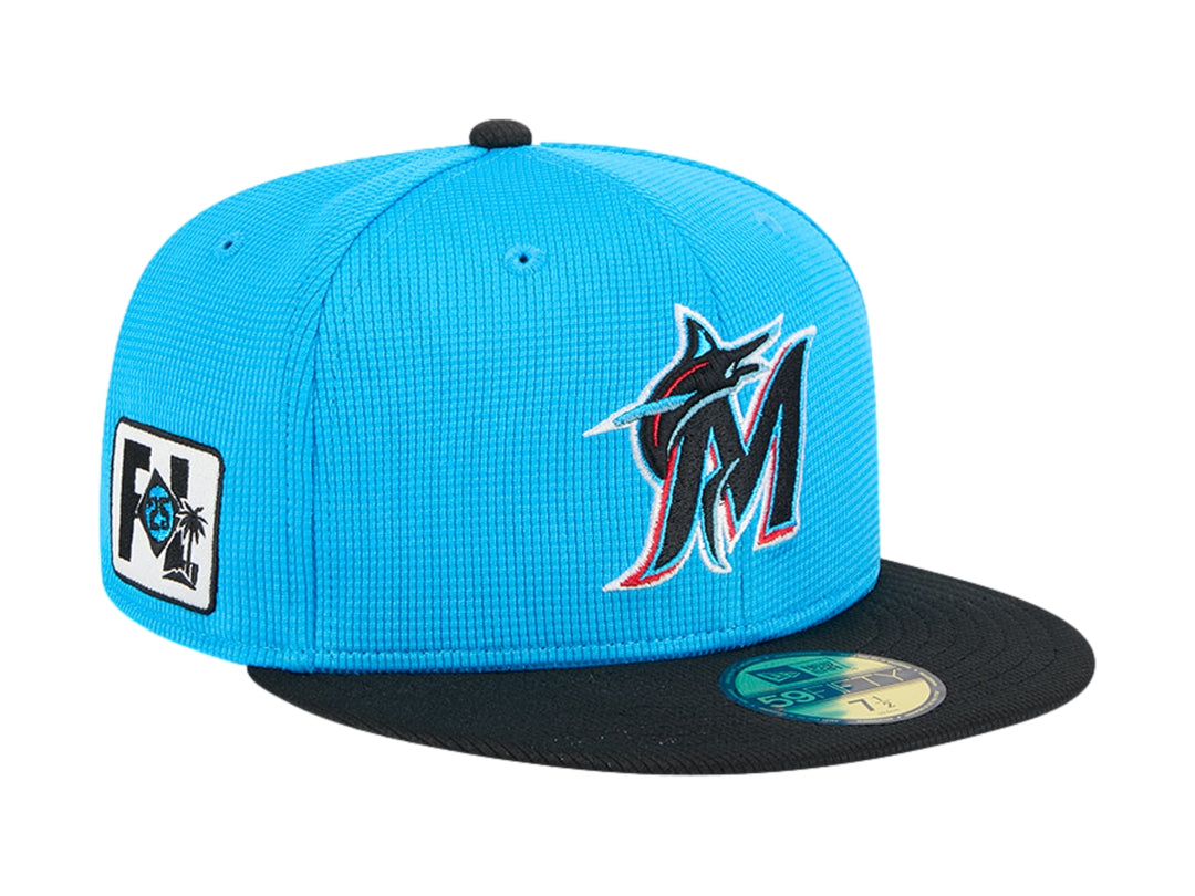 Gorra New Era de los Miami Marlins en color azul con visera negra y logotipo bordado al frente.