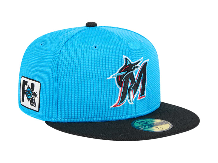 Gorra New Era de los Miami Marlins en color azul con visera negra y logotipo bordado al frente.