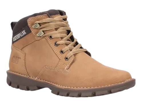 Bota Caterpillar color miel de piel nubuck con suela marrón oscuro y cordones.