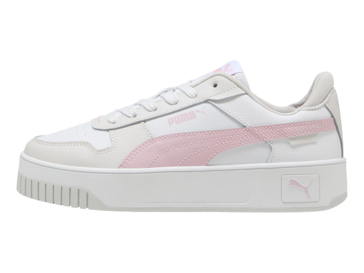 Tenis PUMA Carina Street blancos con detalle en rosa y suela de plataforma blanca.