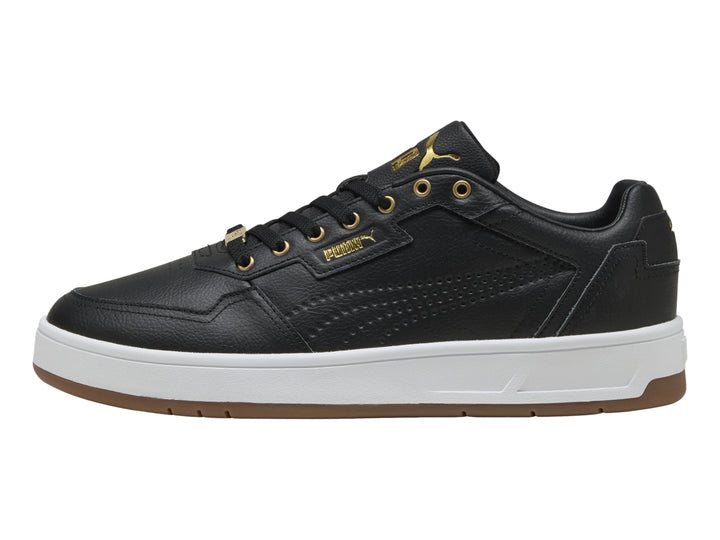 Tenis PUMA Court Classic Lux color negro con suela blanca y detalles en dorado.