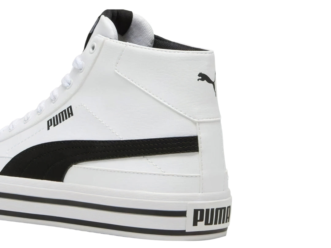 Tenis PUMA Court Classic Vulc Mid color blanco con detalles negros en la suela.