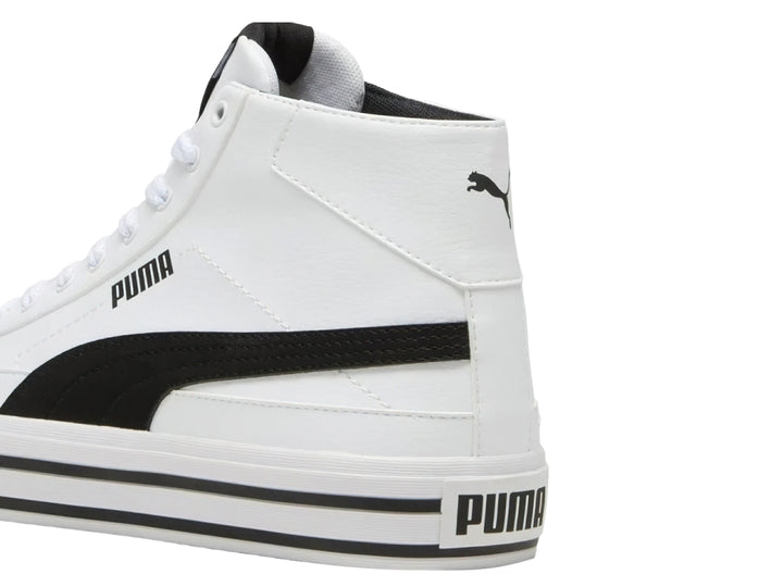 Tenis PUMA Court Classic Vulc Mid color blanco con detalles negros en la suela.