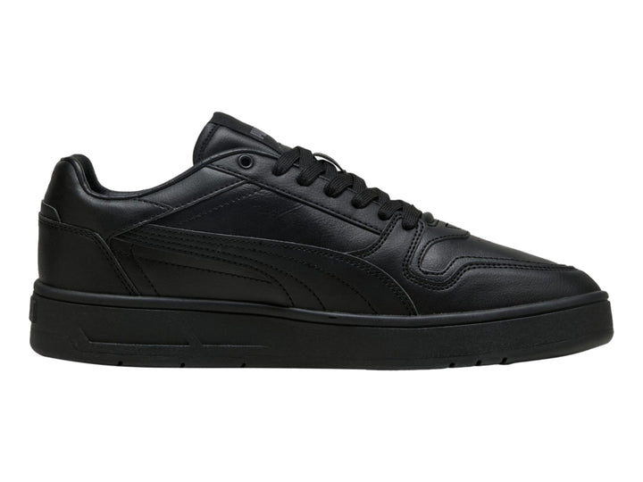 Tenis PUMA Court Classic Street en color negro total, vista lateral.