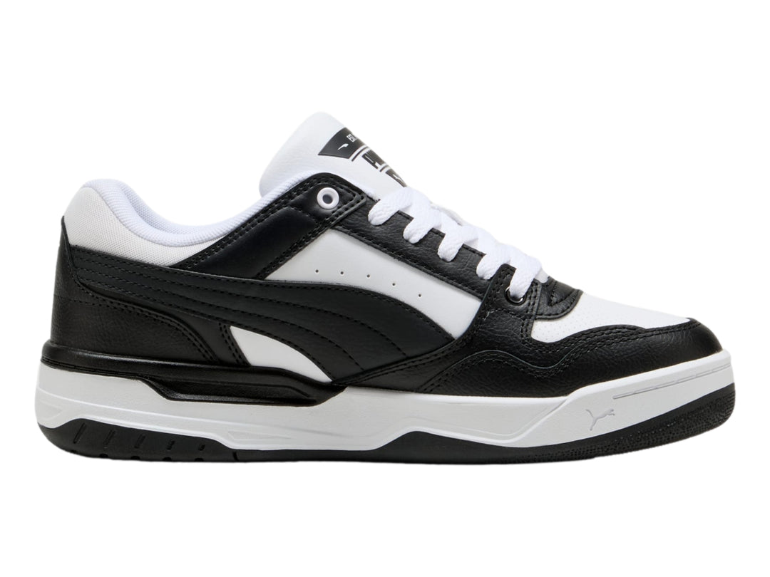 Tenis PUMA Rebound Retro en colores blanco y negro con suela blanca y detalles negros.