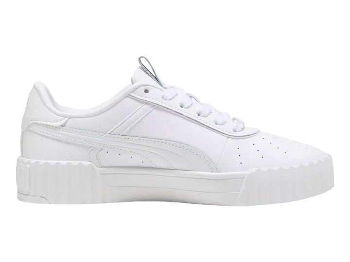 Tenis PUMA Carina 3.0 Luxe en color blanco con suela de plataforma y acabado liso.