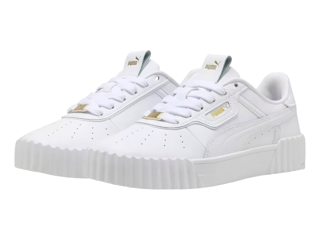 Tenis PUMA Carina 3.0 Luxe en color blanco con suela de plataforma y acabado liso.