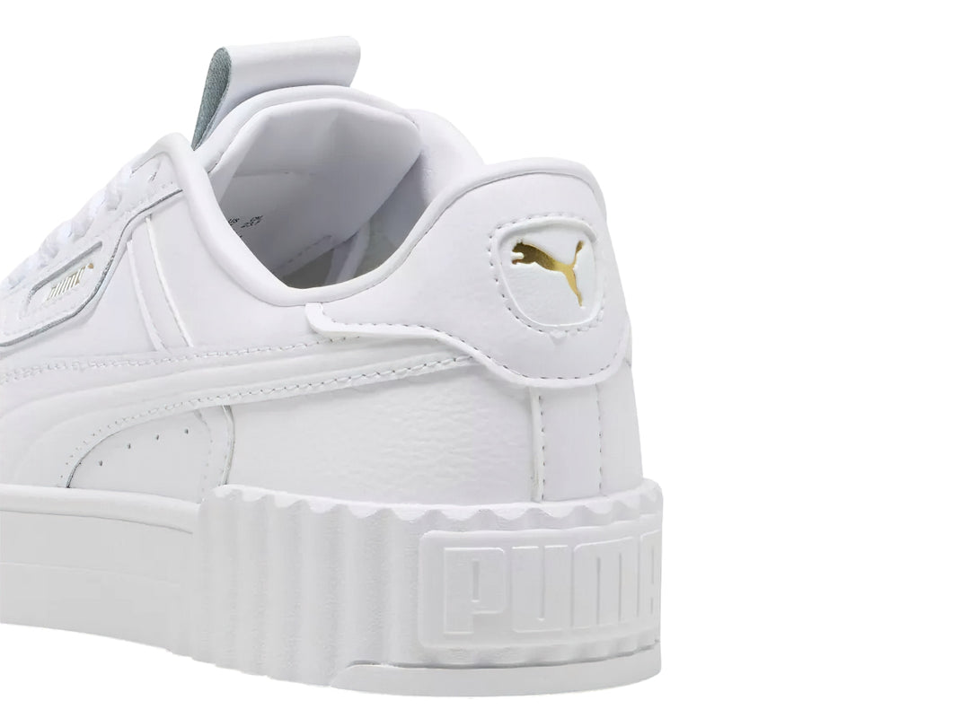 Tenis PUMA Carina 3.0 Luxe en color blanco con suela de plataforma y acabado liso.
