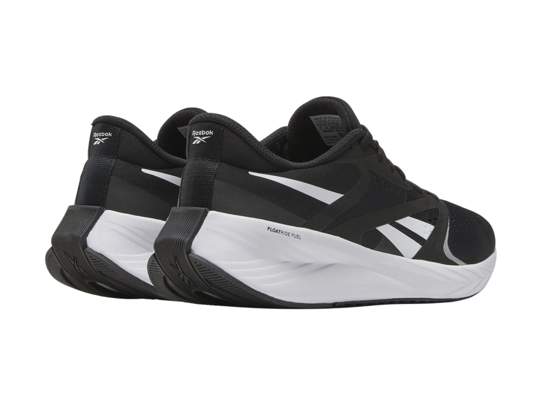 Tenis deportivos Reebok Energen Tech Plus 2 en color negro con suela y detalles en blanco.