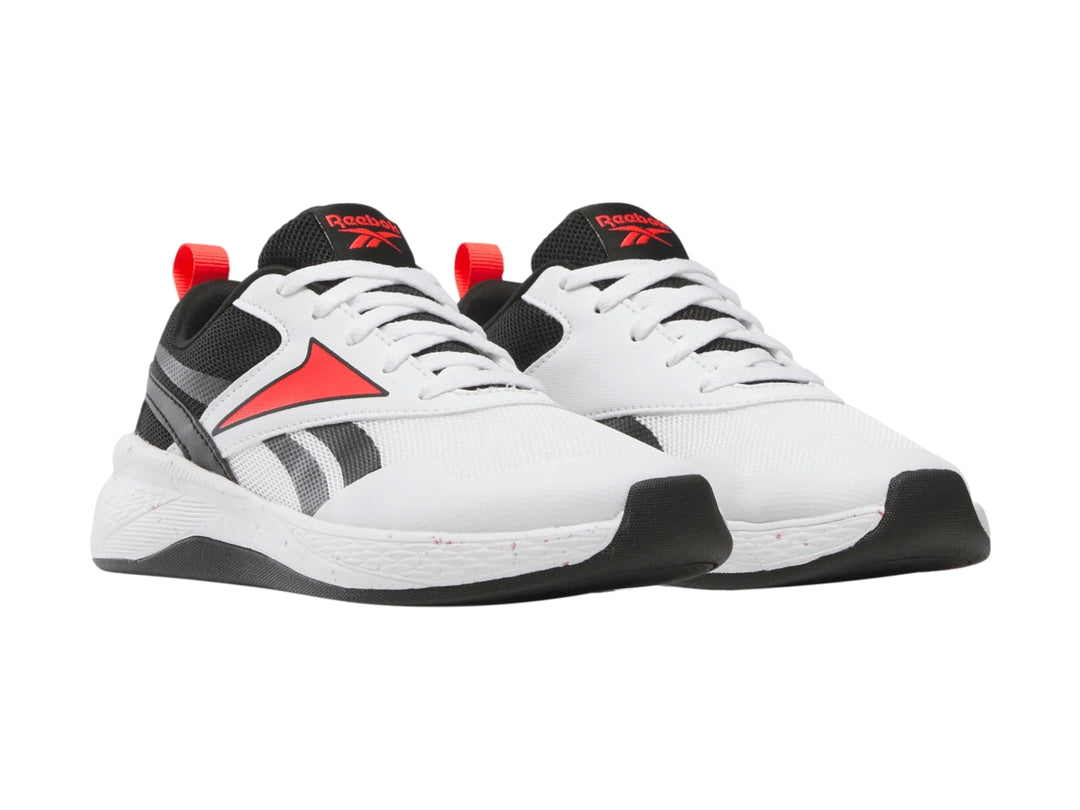 Tenis deportivos Reebok Nano Play en color blanco con detalles en negro y rojo para niños.