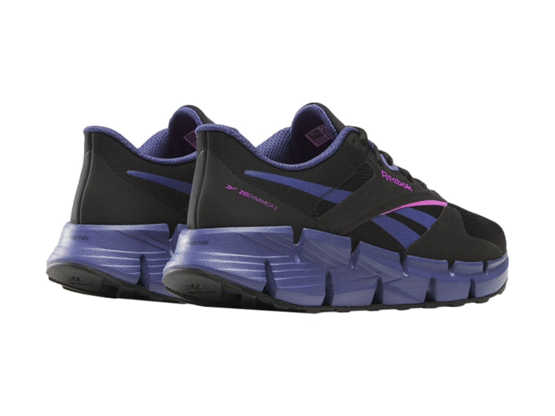 Tenis deportivos Reebok Zig Dynamica 5 en color negro con detalles en morado y rosa.