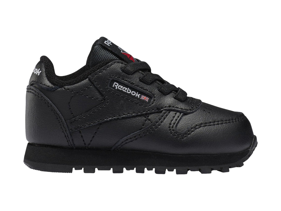 Tenis Reebok Classic Leather en color negro para niño, con acabado de cuero y suela texturizada.