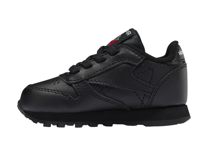 Tenis Reebok Classic Leather en color negro para niño, con acabado de cuero y suela texturizada.