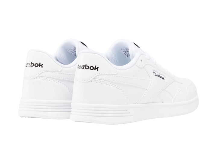 Tenis deportivos Reebok color blanco para niños con suela plana y agujetas.