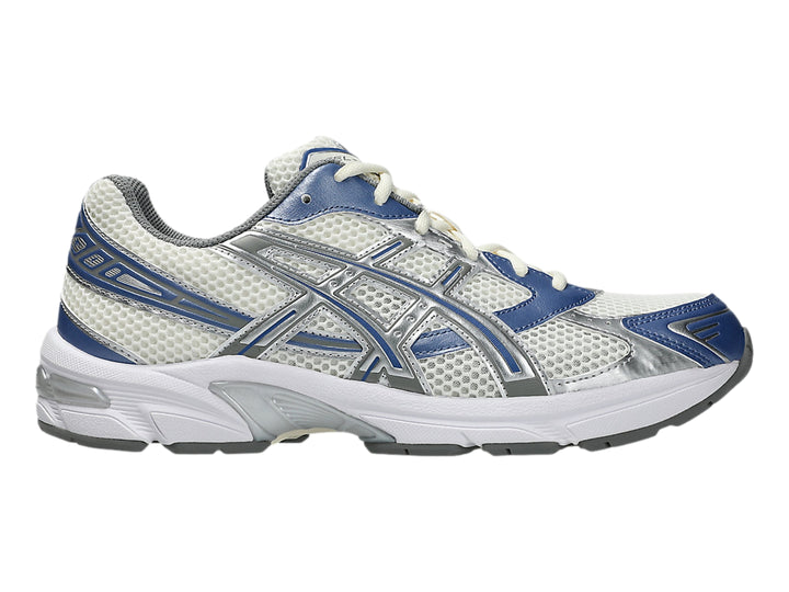 Tenis deportivos ASICS GEL-1130 en color blanco con detalles en azul y plata.