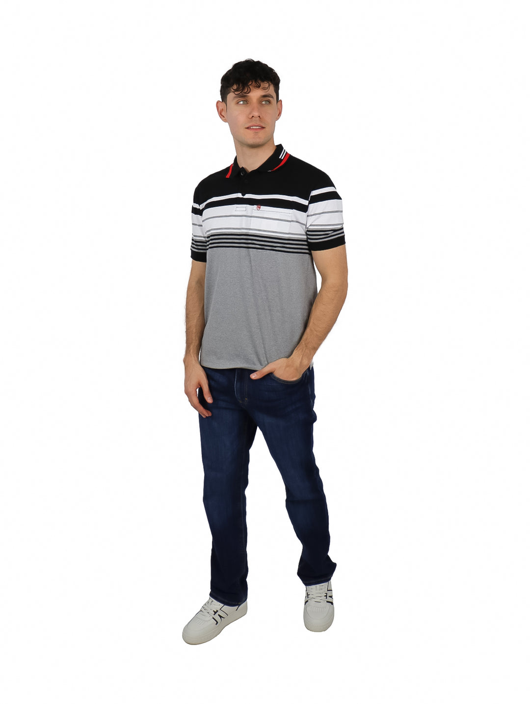Playera polo para Hombre en colores gris y negro con rayas horizontales blancas y detalle rojo en el cuello.