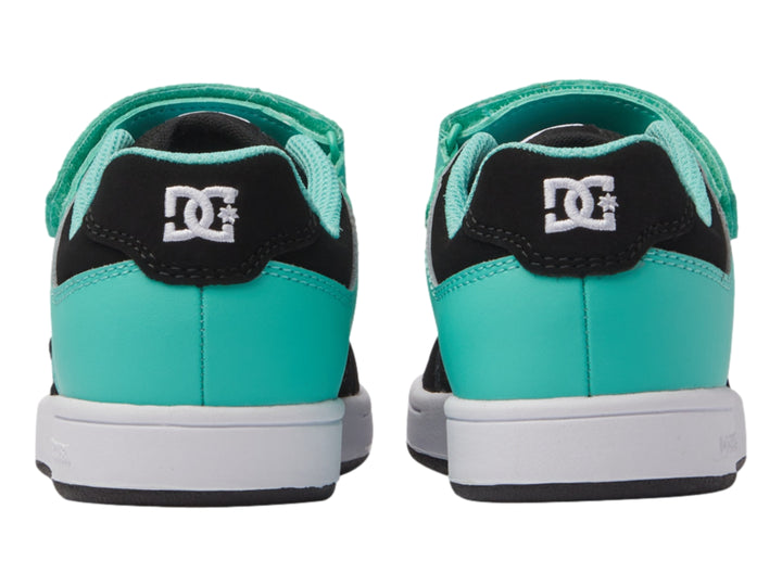 Tenis DC Shoes color negro y aqua con correa de velcro y suela blanca.