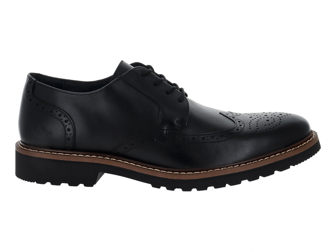 Zapato Oxford negro de cuero con detalles perforados tipo brogue y suela gruesa color café y negro.